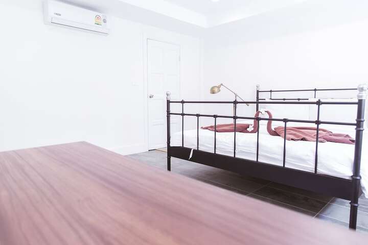 Room 52 of 353
