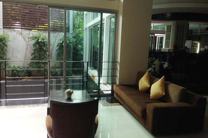 Guest Lobby