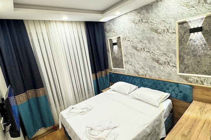 Room 4 of 72