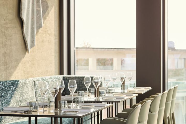 Dining 48 of 72