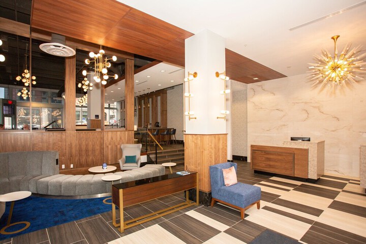Lobby lounge