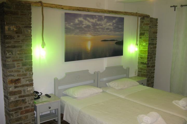 Room 9 of 22