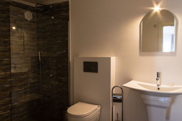 Room 43 of 70
