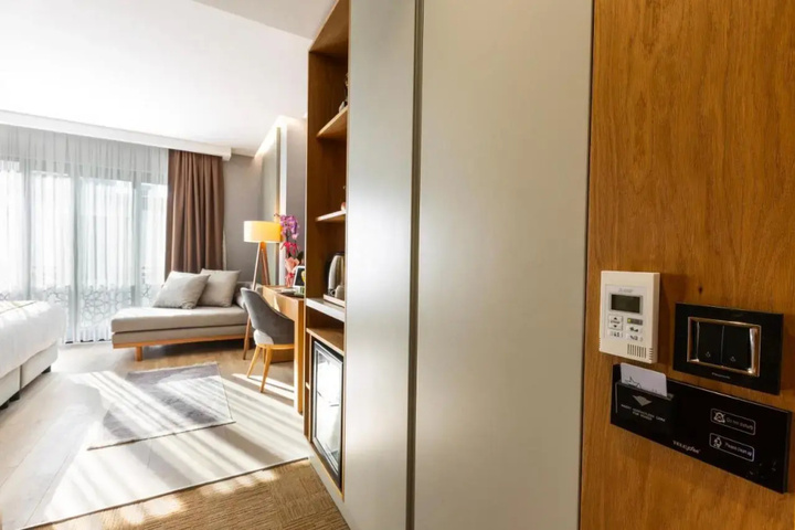 Room 18 of 43