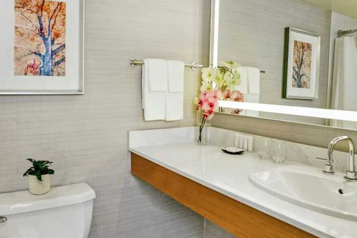 Room 53 of 122