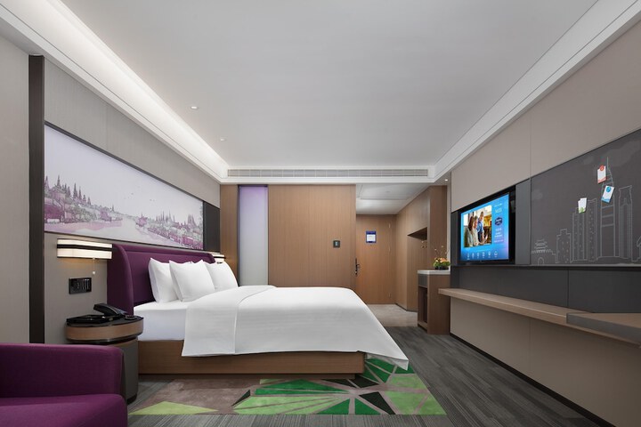Room 5 of 12