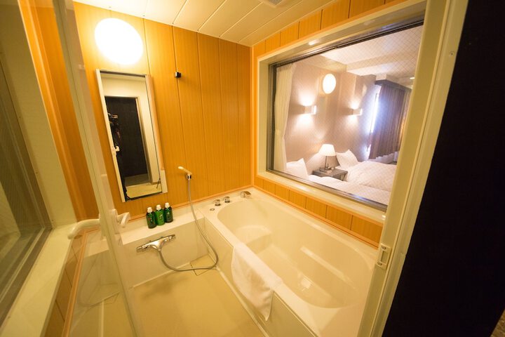 Room 18 of 25