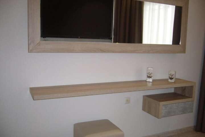 Room 12 of 38