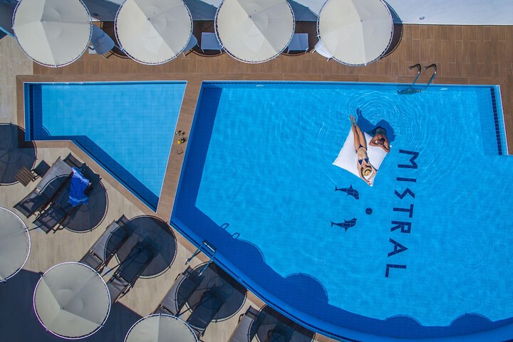 Hotel Pool