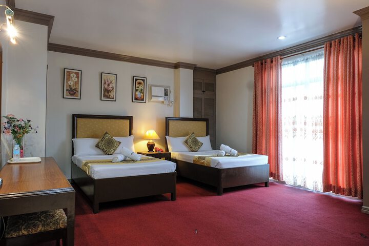 Room 6 of 8