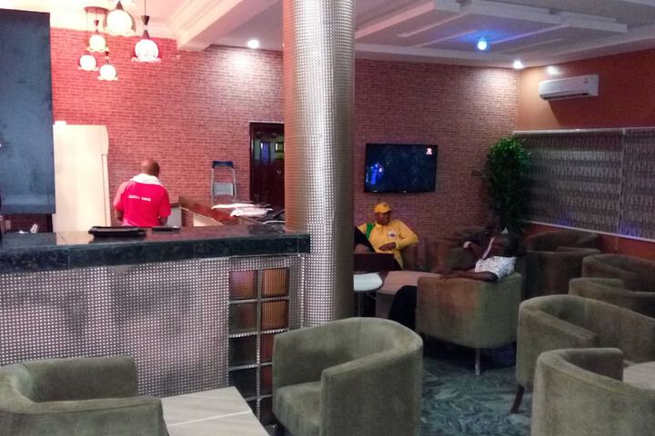 Lounge 19 of 19
