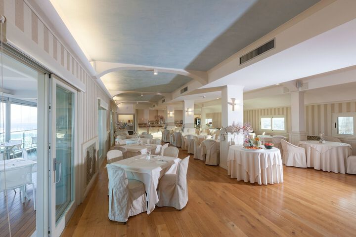 Ballroom/Hall 197 of 254