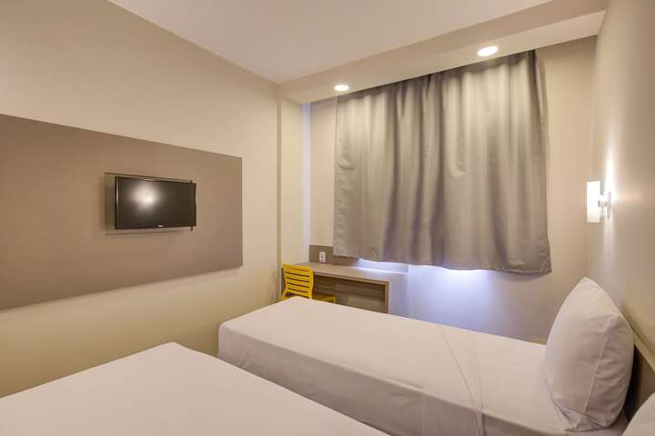 Room 12 of 40