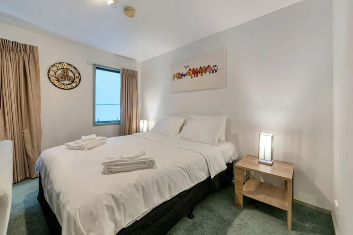 Room 4 of 12
