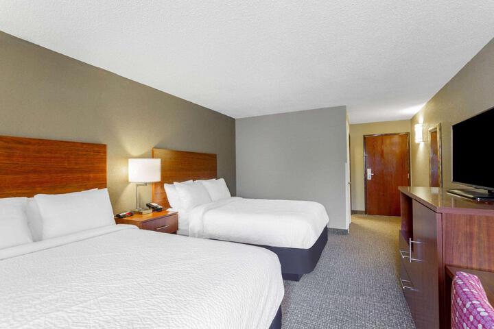 Double Accessible King Size Bed (1 of 4)