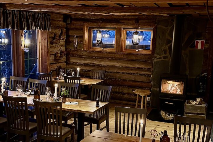 Dining 34 of 62