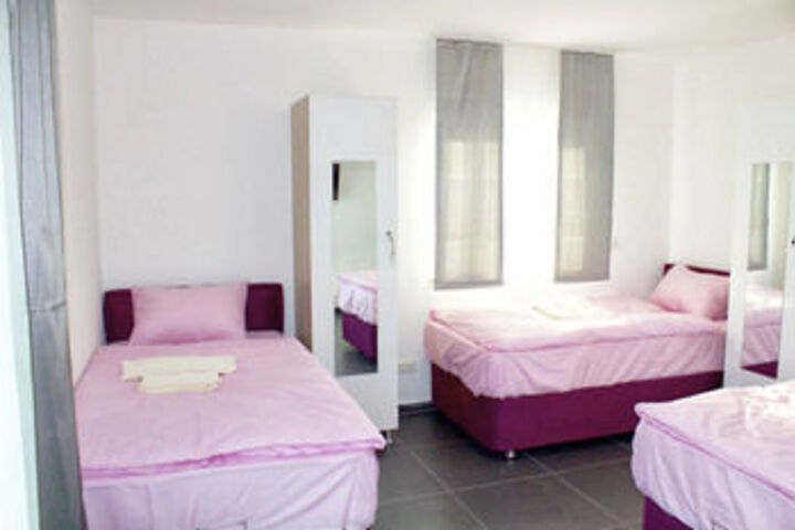 Room 10 of 11