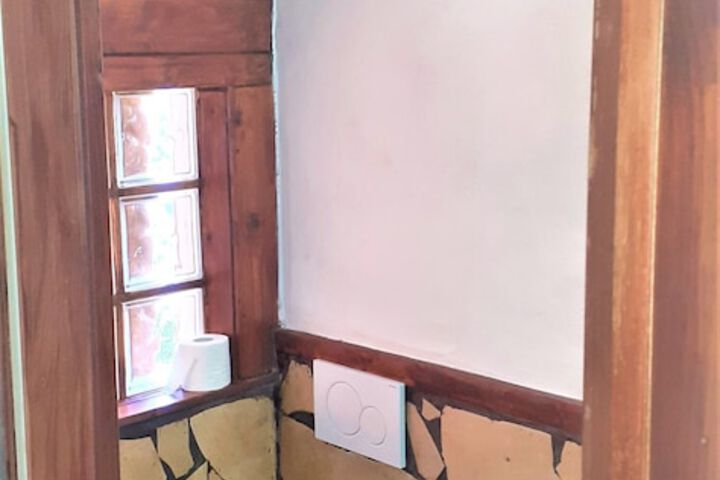Room 8 of 42