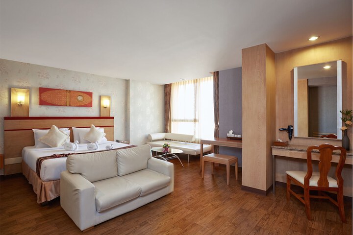 Room 5 of 74