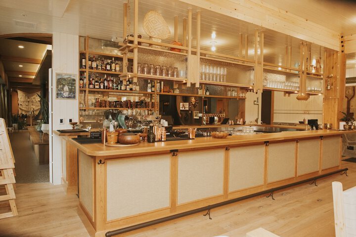 Lounge 73 of 98