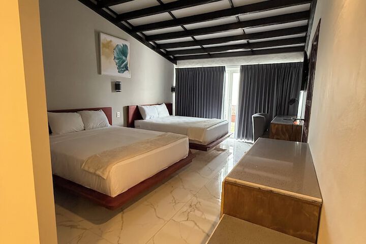 Room 53 of 189
