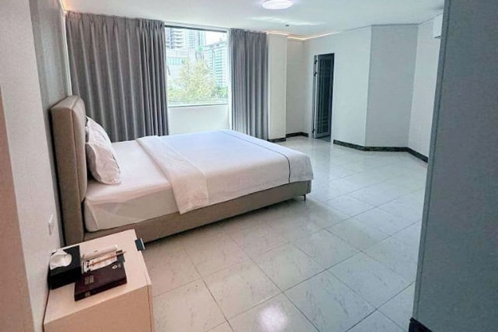 Room 8 of 43