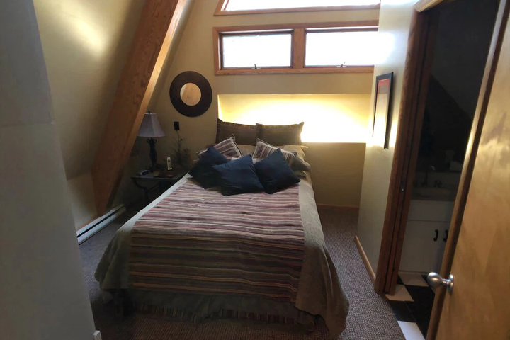 Room 2 of 9