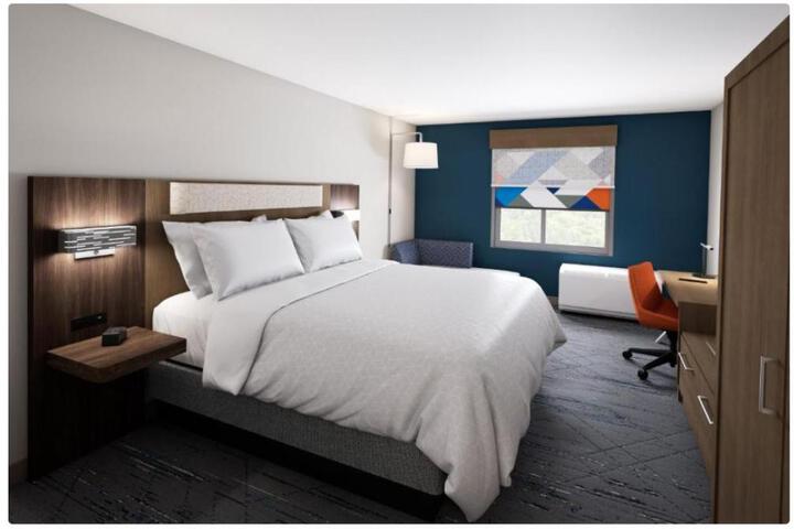 Standard King Bed Accessible (6 of 12)