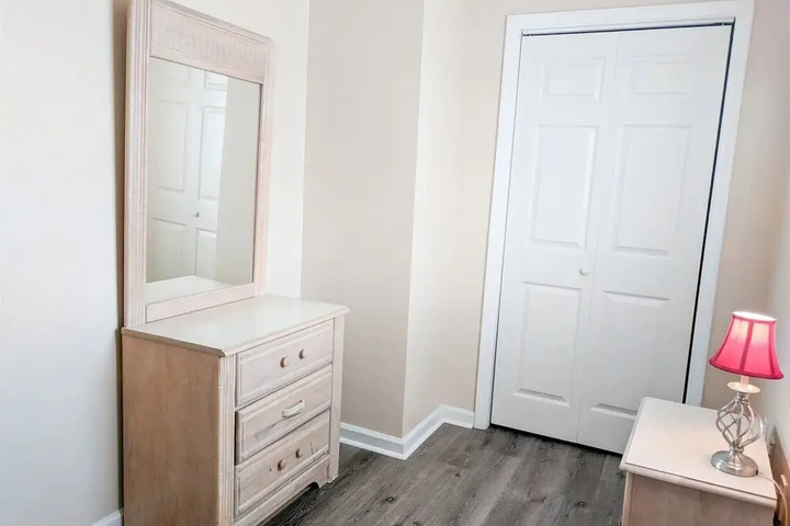 Room 5 of 17