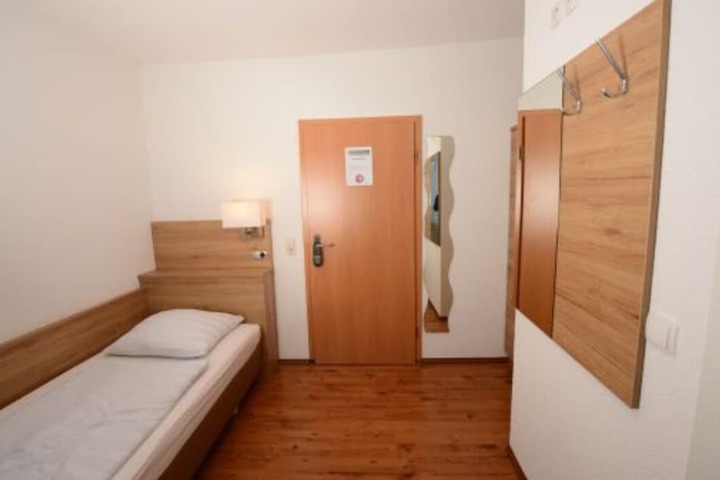 Room 3 of 20