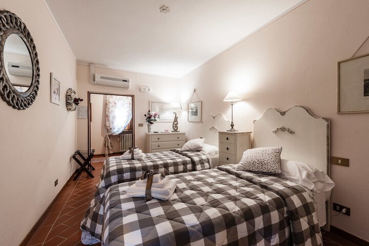 Room 28 of 141