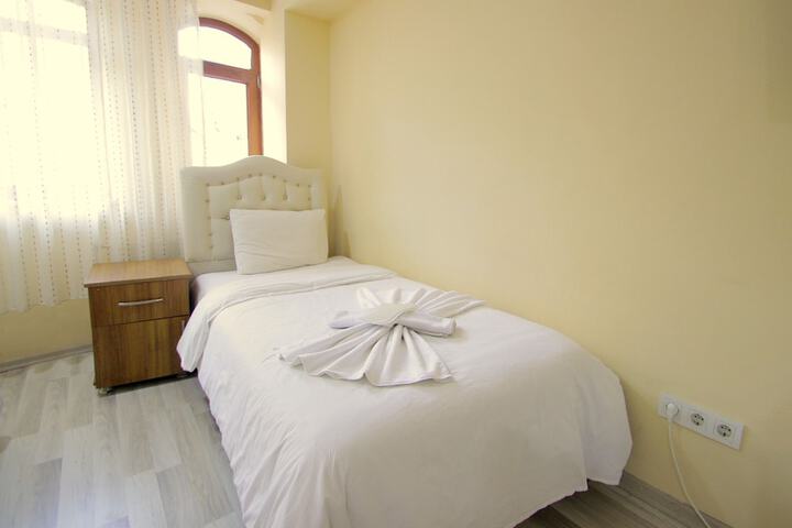 Room 4 of 14