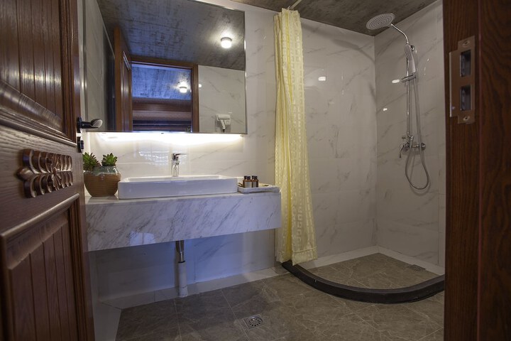 Room 43 of 43