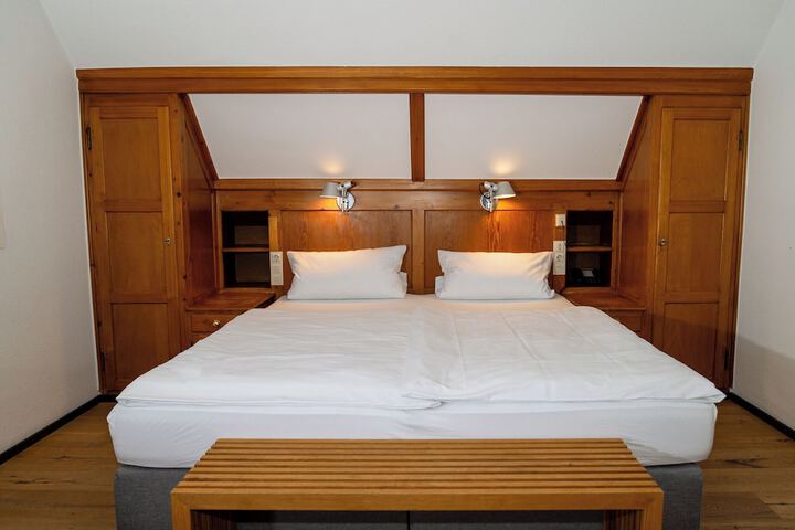 Room 145 of 395