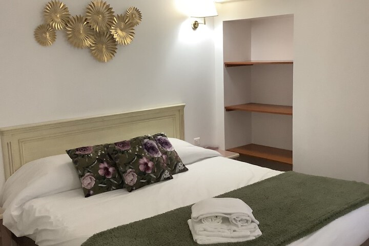 Room 4 of 33