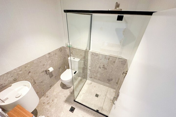 Room 10 of 17