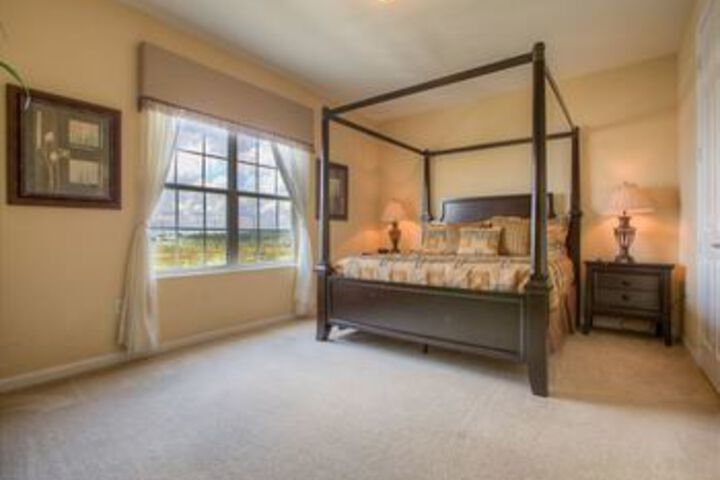 Room 10 of 20