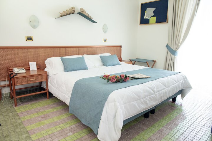 Room 8 of 40