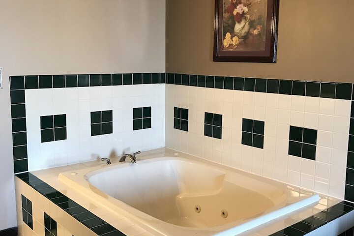Studio King Size Bed (9 of 9)