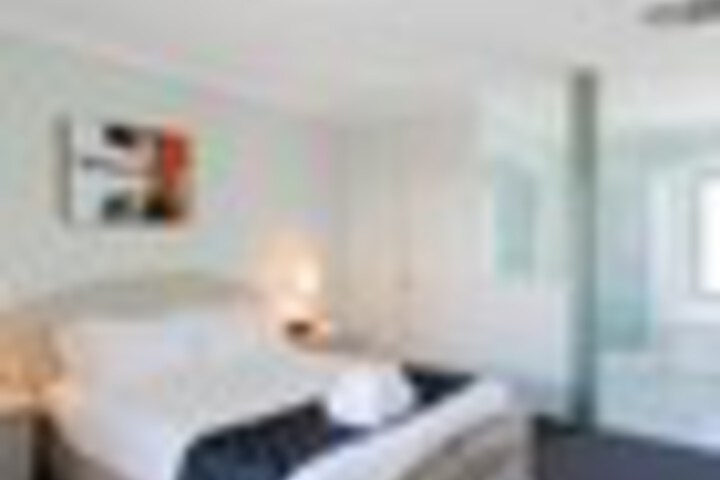 Room 11 of 60