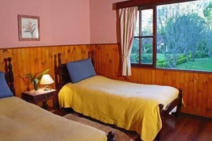 Room 4 of 16
