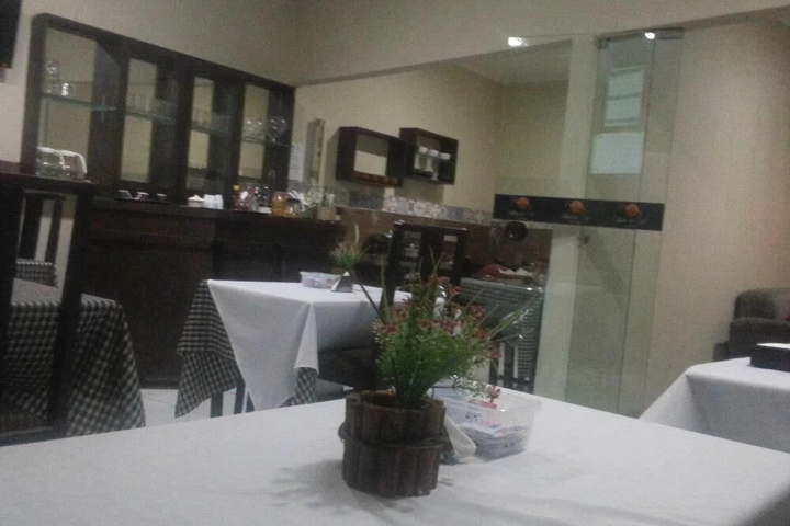Dining 21 of 25