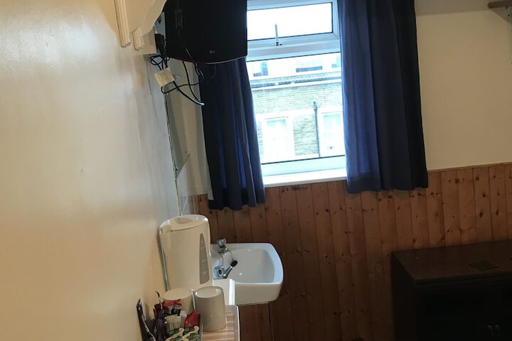 Room 4 of 48