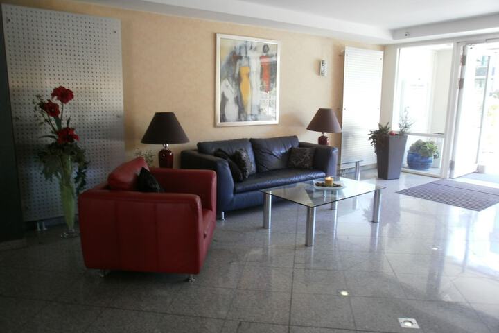 Entrance & Lobby