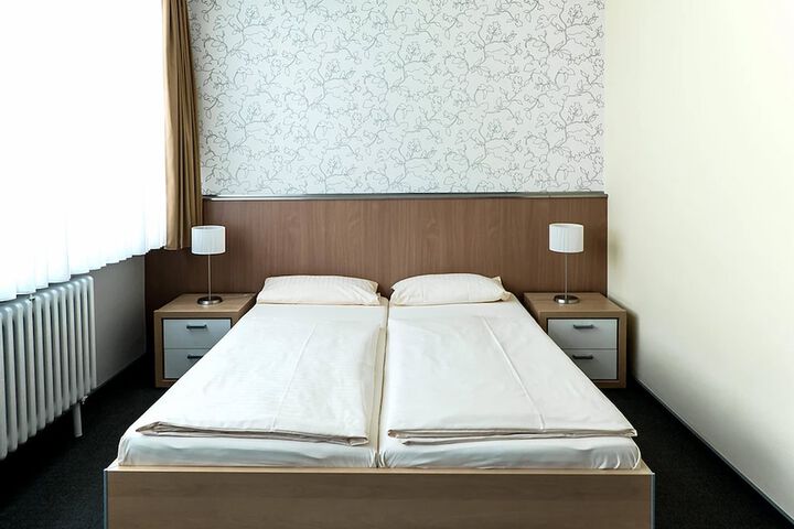 Room 10 of 35