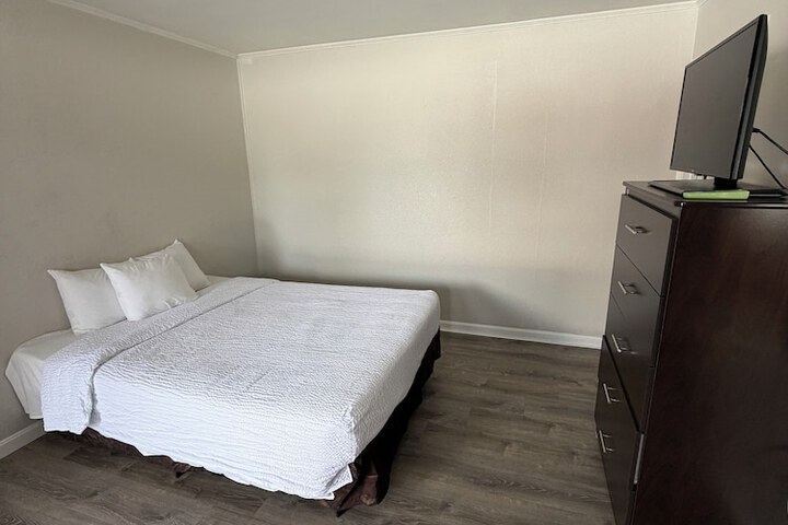 Room 3 of 8