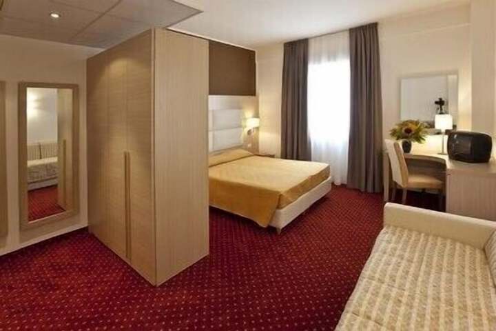 Room 11 of 41