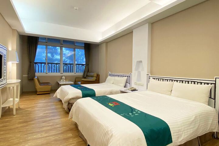 Room 3 of 12
