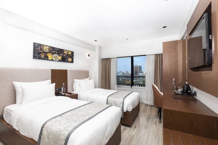 Room 13 of 39