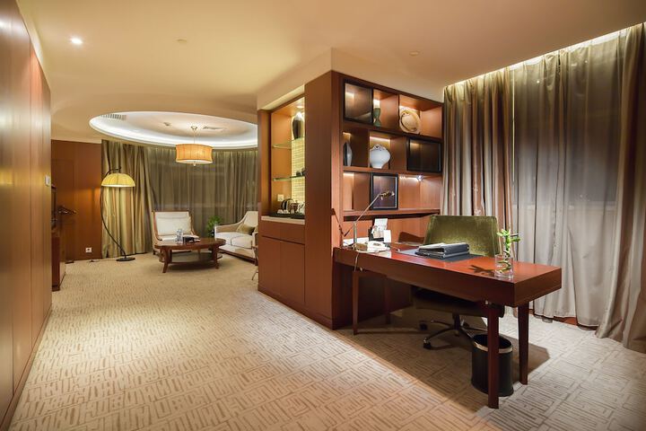 Room 18 of 38